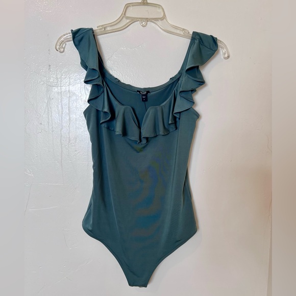 NEW Express Body Contour Sexy Ruffle Bodysuit - new with tags - Small - Picture 1 of 5